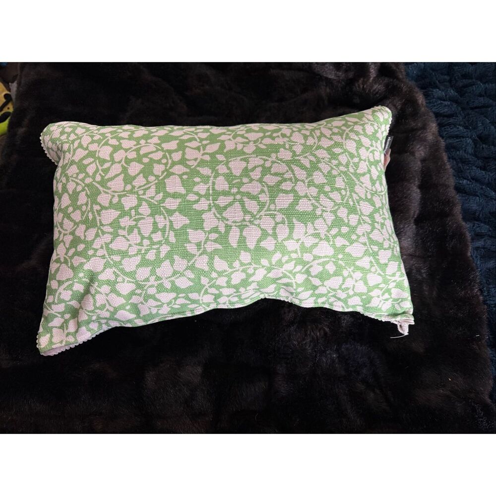NEW Riomacasa Green‎  White Leaf Design Feather Pillow Lumbar Throw